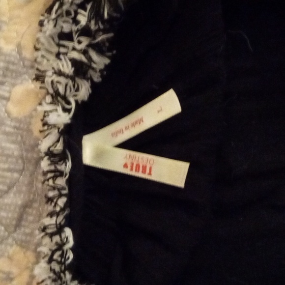 Cold Shoulder Top - Picture 4 of 6